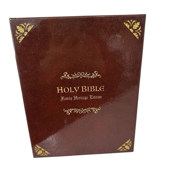 Holy Bible Family Heritage Edition 2009 Genesis New in Box with Concordance. - Picture 1 of 11